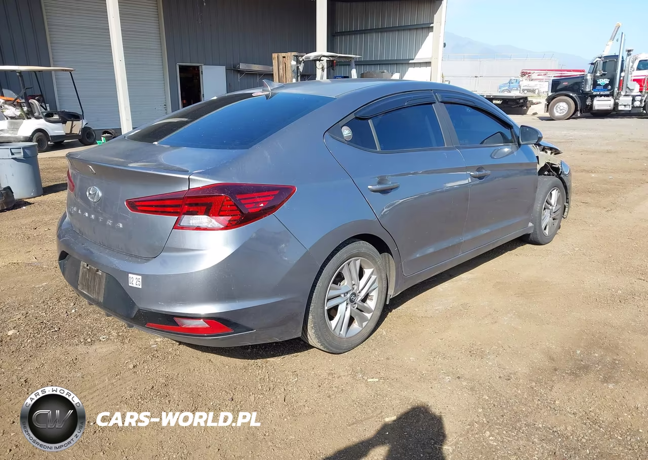 2019 Hyundai Elantra Sel VIN:5NPD84LF8KH404462 - 4
