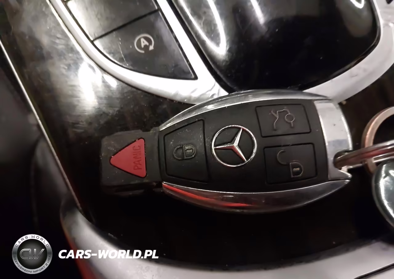 2018 Mercedes-Benz C 300 4Matic VIN:55SWF4KB8JU260999 - 11