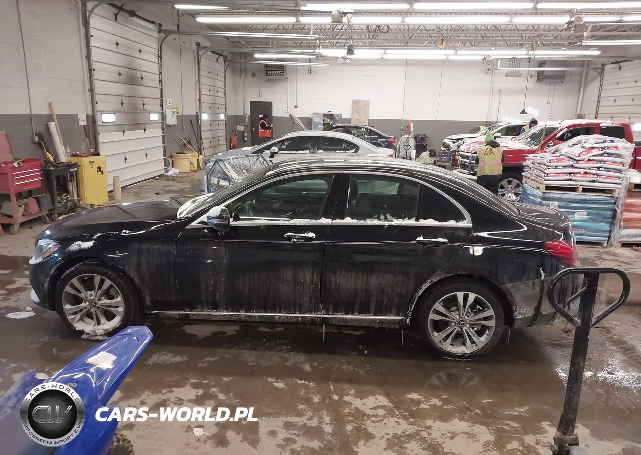 2018 Mercedes-Benz C 300 4Matic VIN:55SWF4KB8JU260999 - 14