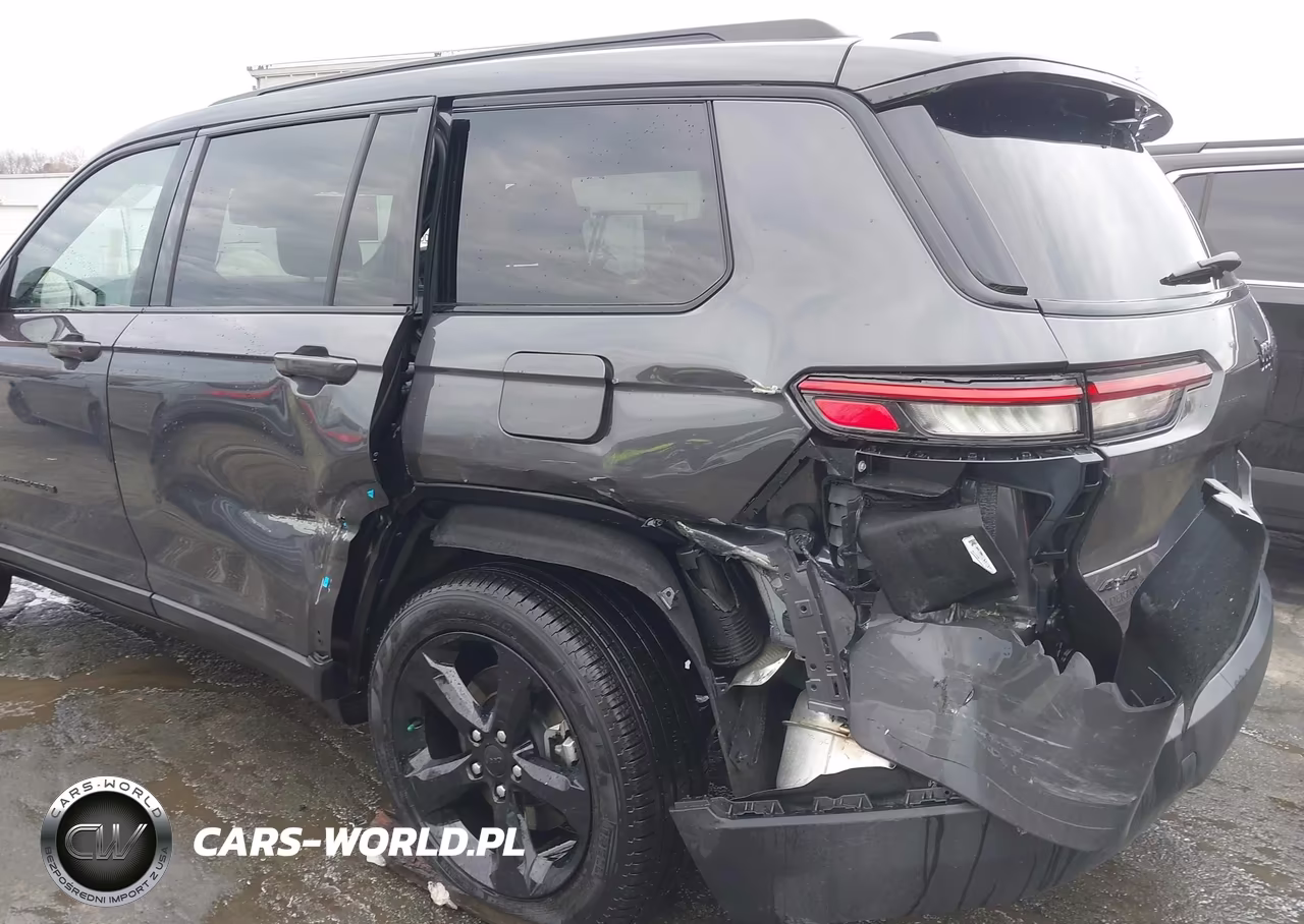2025 Jeep Grand Cherokee L Limited 4X4 VIN:1C4RJKBG4S8650741 - 17