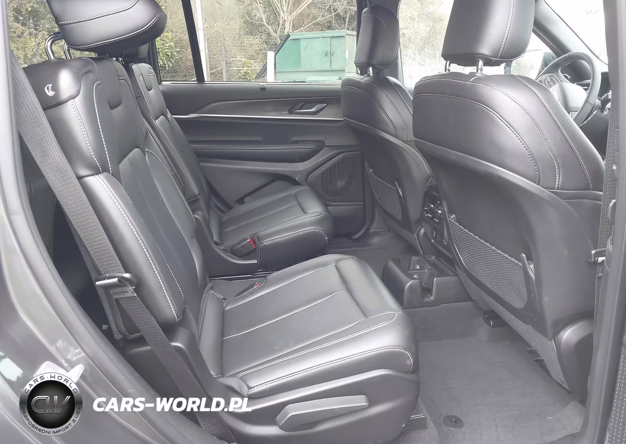 2025 Jeep Grand Cherokee L Limited 4X4 VIN:1C4RJKBG4S8650741 - 8