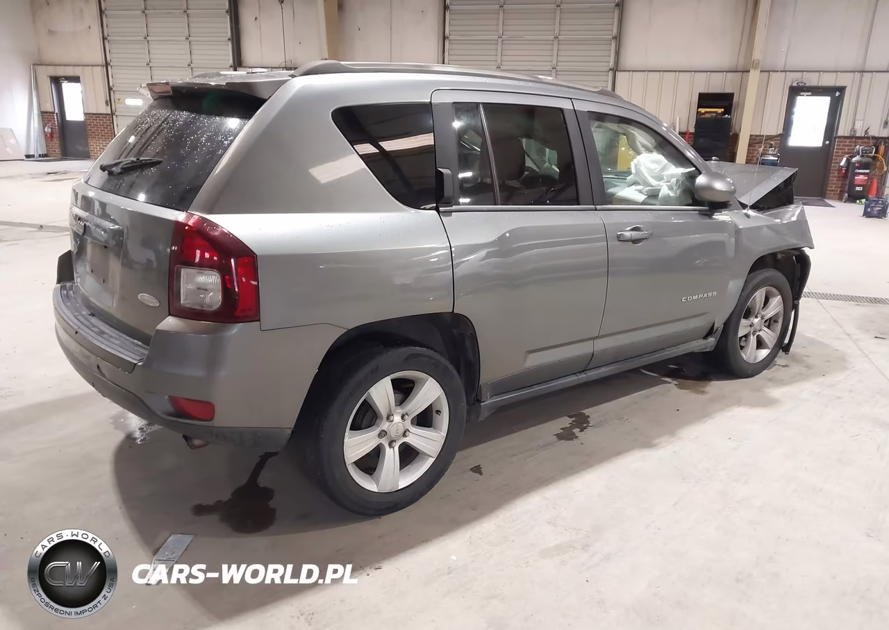 2014 Jeep Compass Latitude VIN:1C4NJCEA5ED624642 - 4