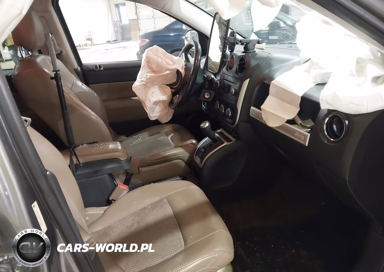 2014 Jeep Compass Latitude VIN:1C4NJCEA5ED624642 - 5