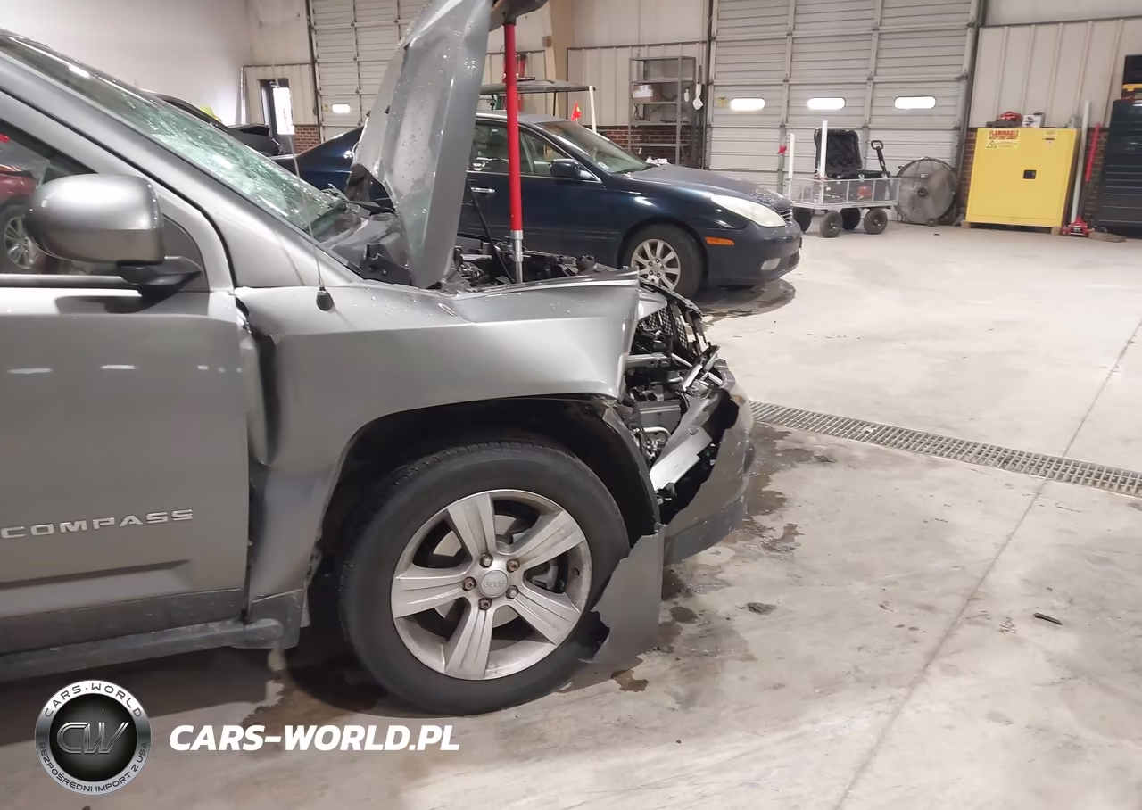 2014 Jeep Compass Latitude VIN:1C4NJCEA5ED624642 - 6
