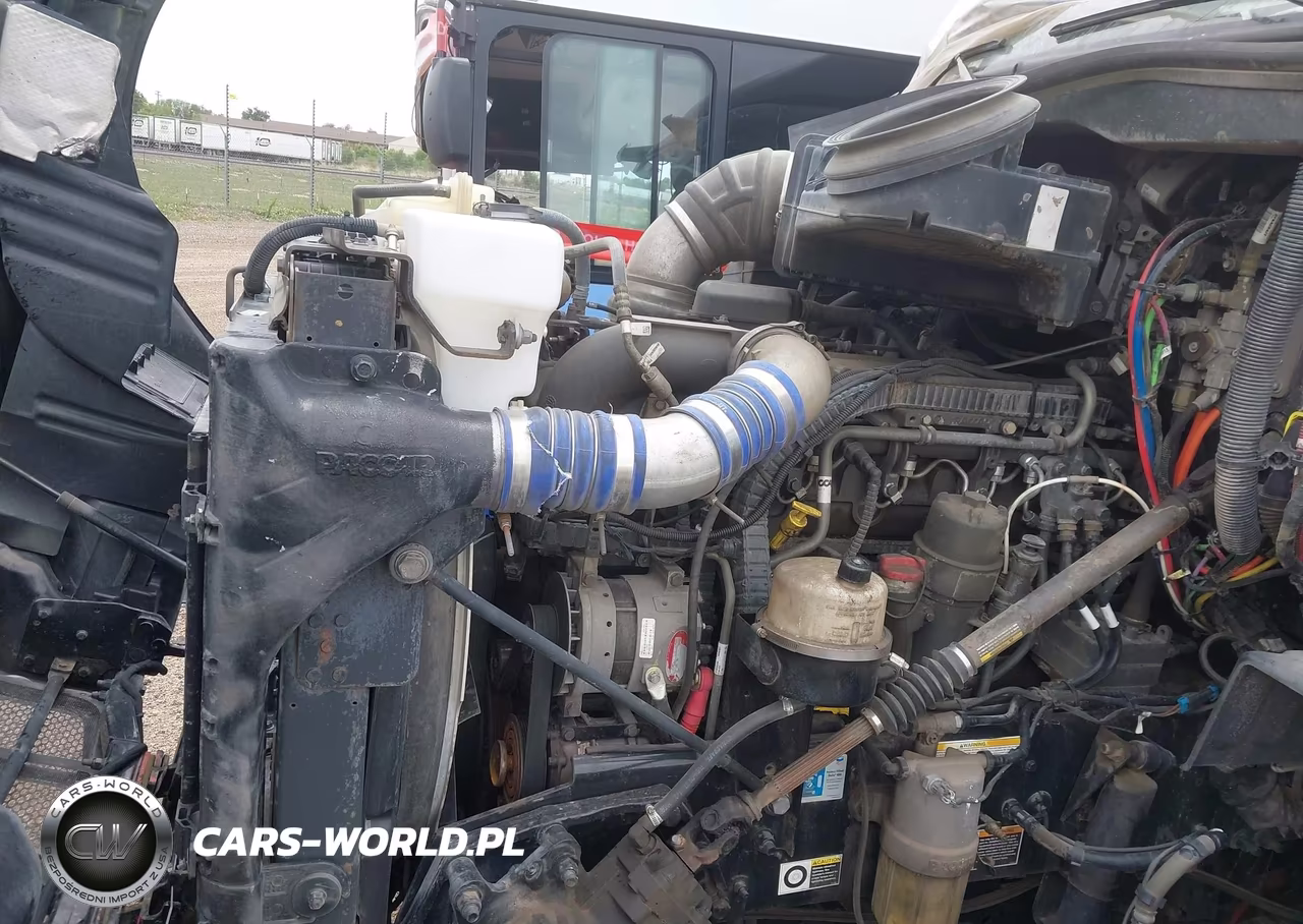 2018 Peterbilt 579 VIN:1XPBDP9X5JD472063 - 10