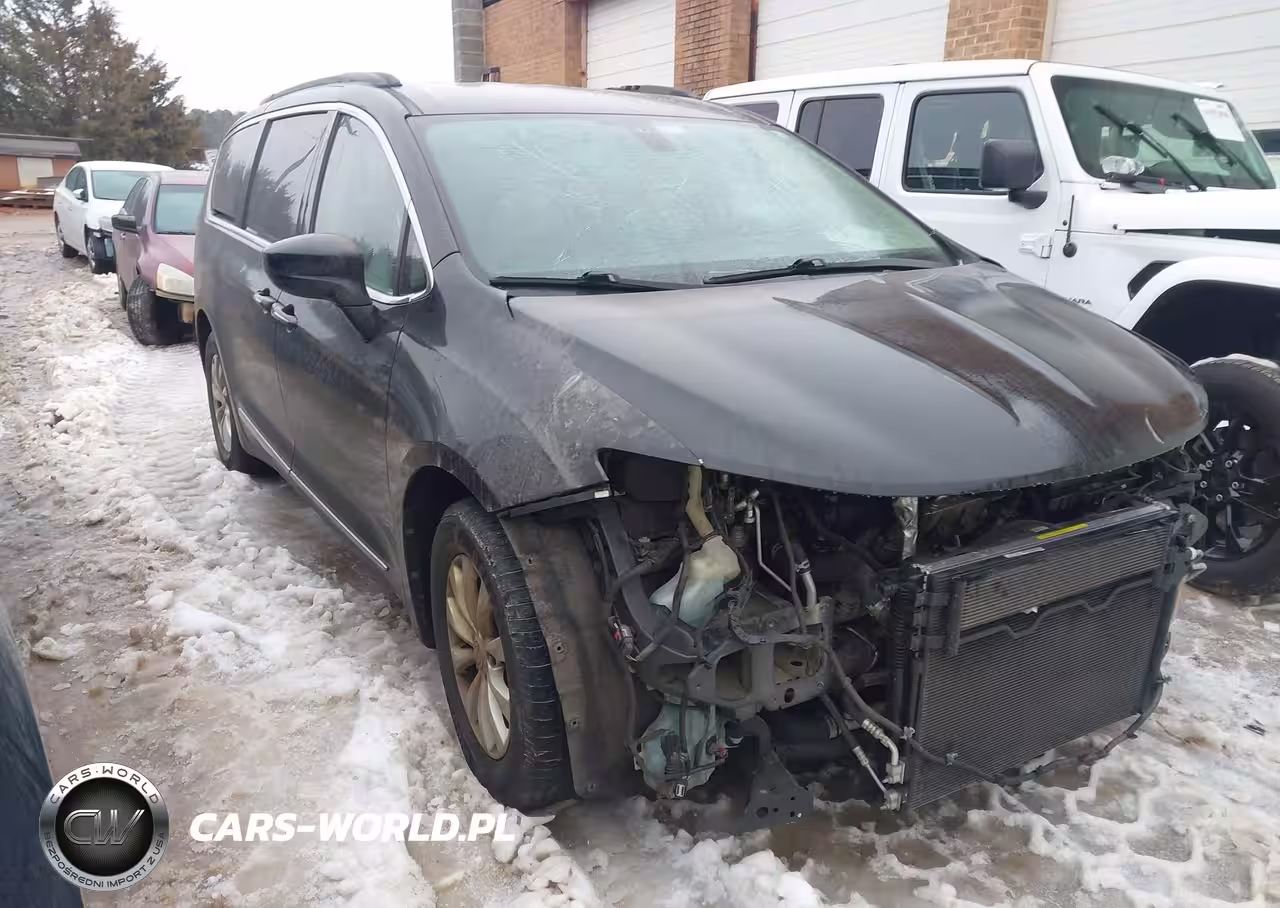 2017 Chrysler Pacifica Touring-L