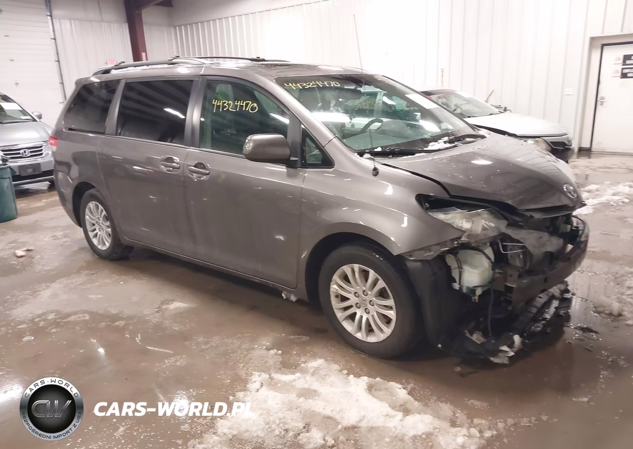 2014 Toyota Sienna Xle V6 8 Passenger