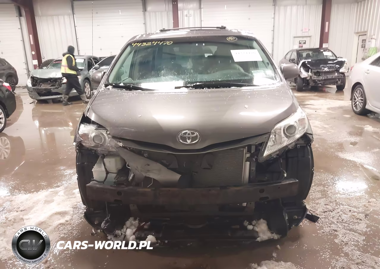2014 Toyota Sienna Xle V6 8 Passenger VIN:5TDYK3DC0ES417206 - 11