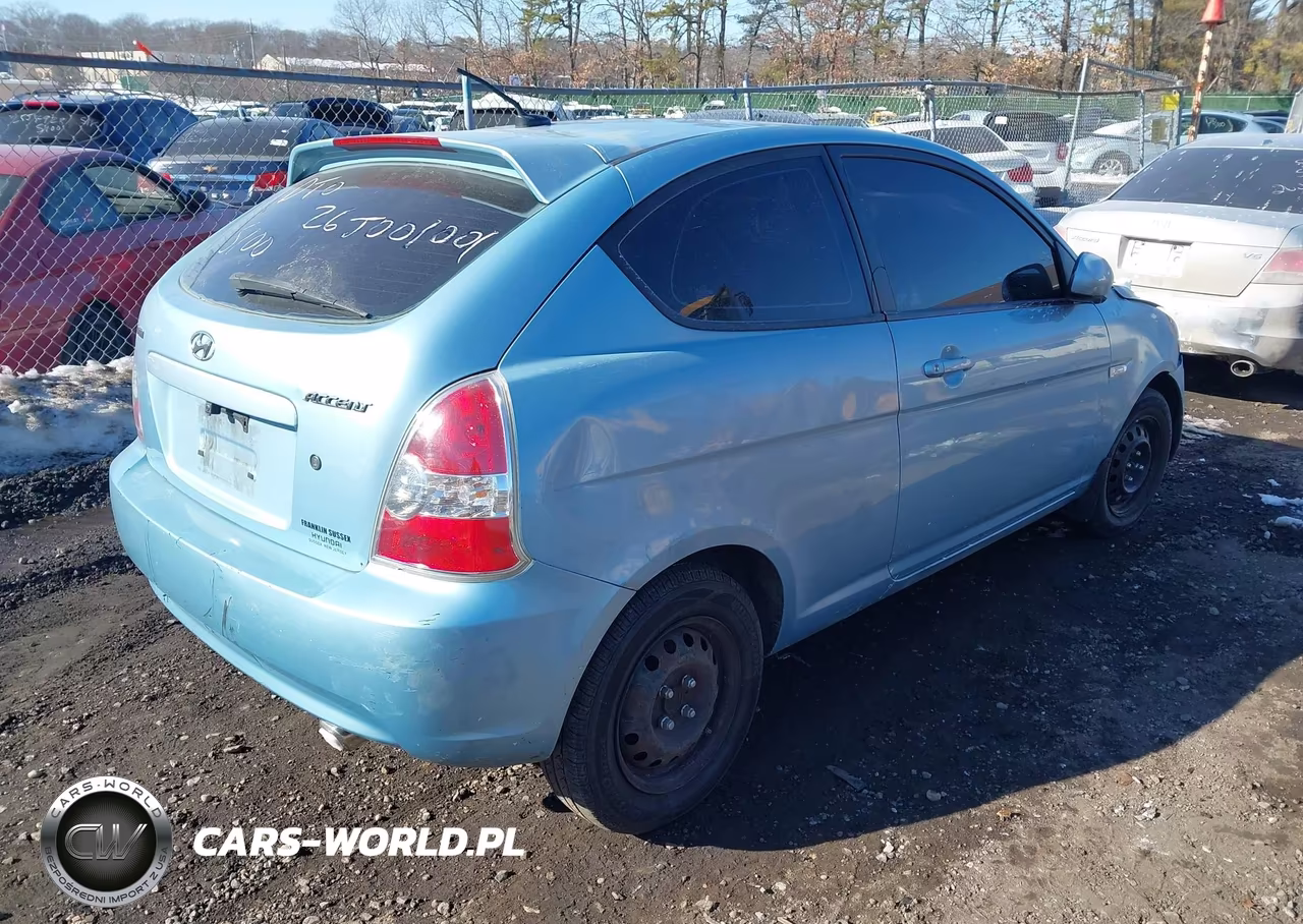 2011 Hyundai Accent Gs VIN:KMHCM3AC5BU200519 - 4