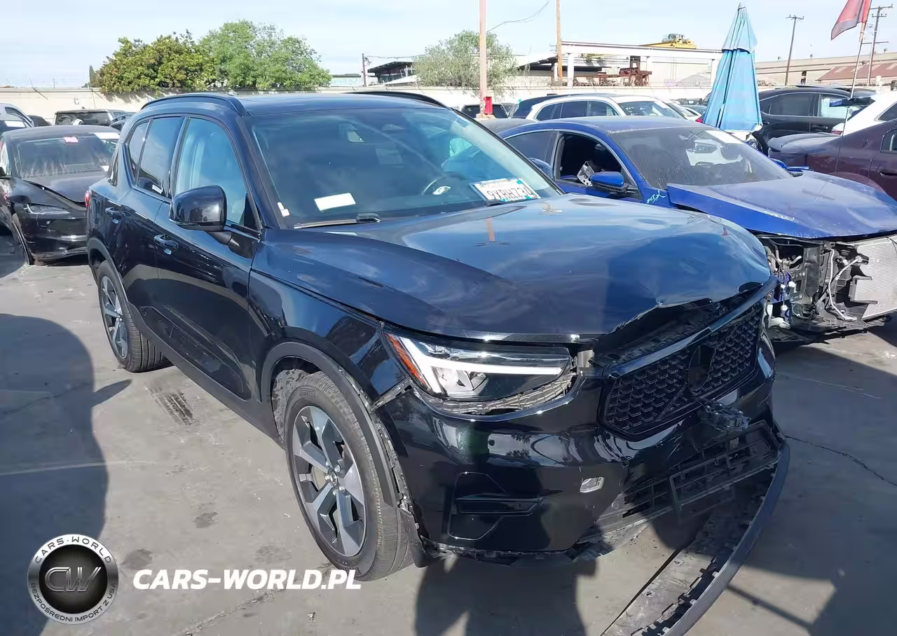 2024 Volvo Xc40 B5 Core Bright Theme-B5 Core Dark Theme