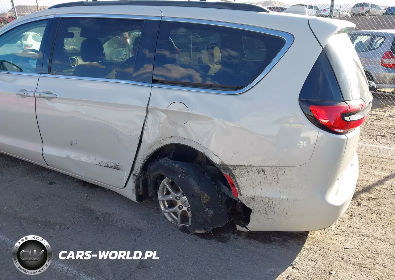 2021 Chrysler Pacifica Touring VIN:2C4RC1FG5MR514947 - 17