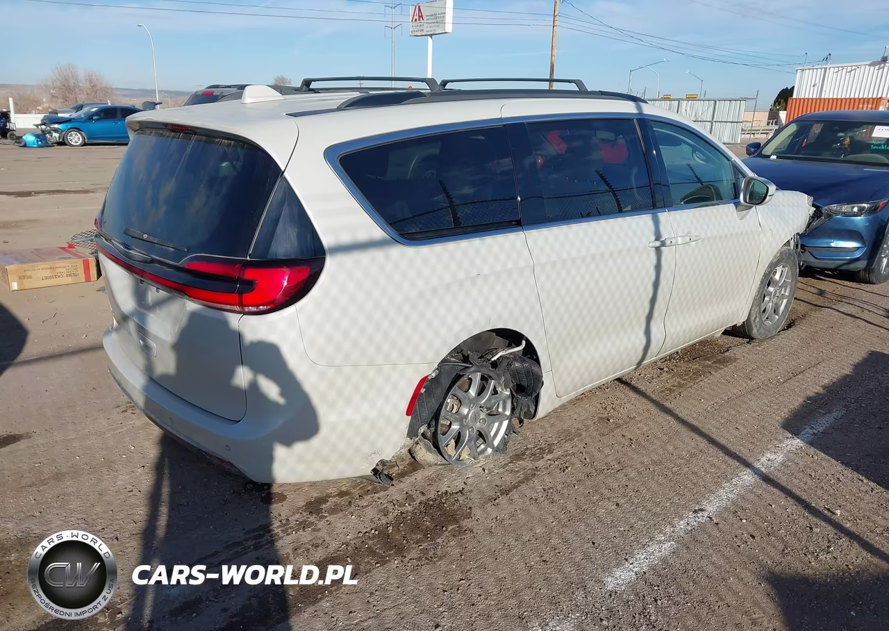 2021 Chrysler Pacifica Touring VIN:2C4RC1FG5MR514947 - 4