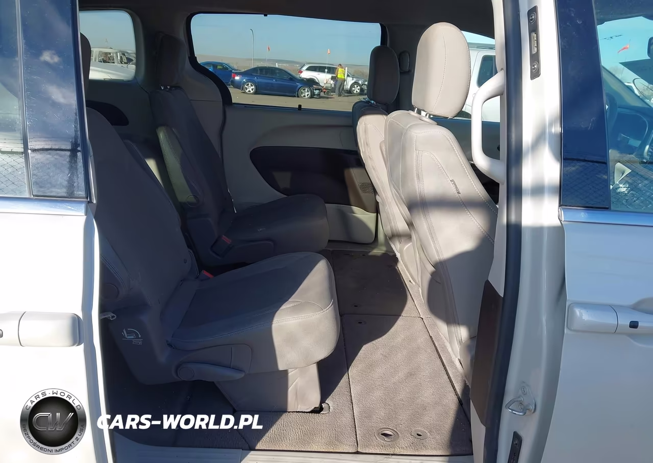 2021 Chrysler Pacifica Touring VIN:2C4RC1FG5MR514947 - 8