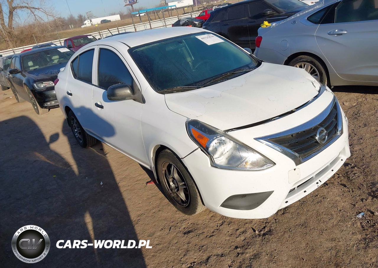 2015 Nissan Versa 1.6 S+