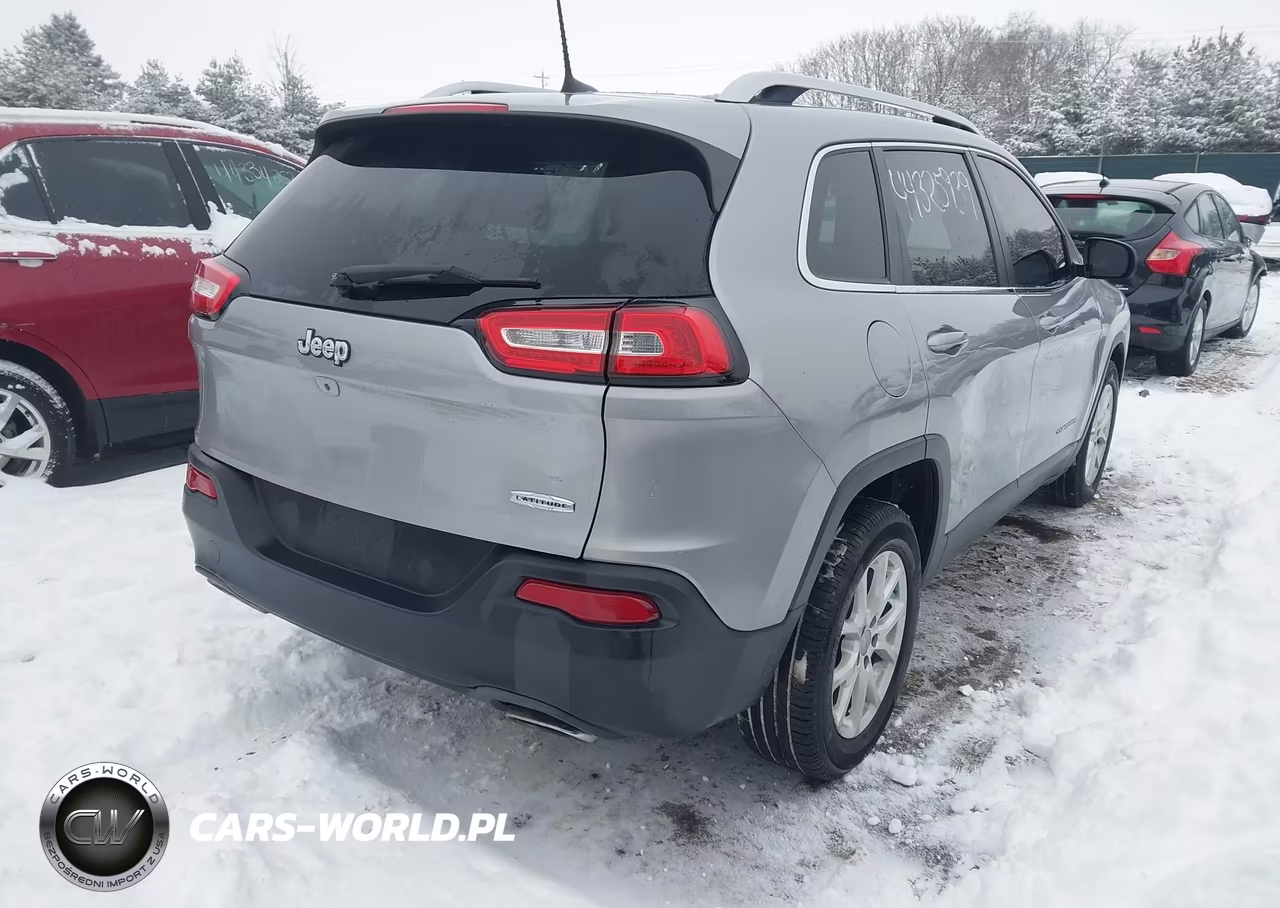 2017 Jeep Cherokee Latitude Fwd VIN:1C4PJLCSXHW549014 - 4
