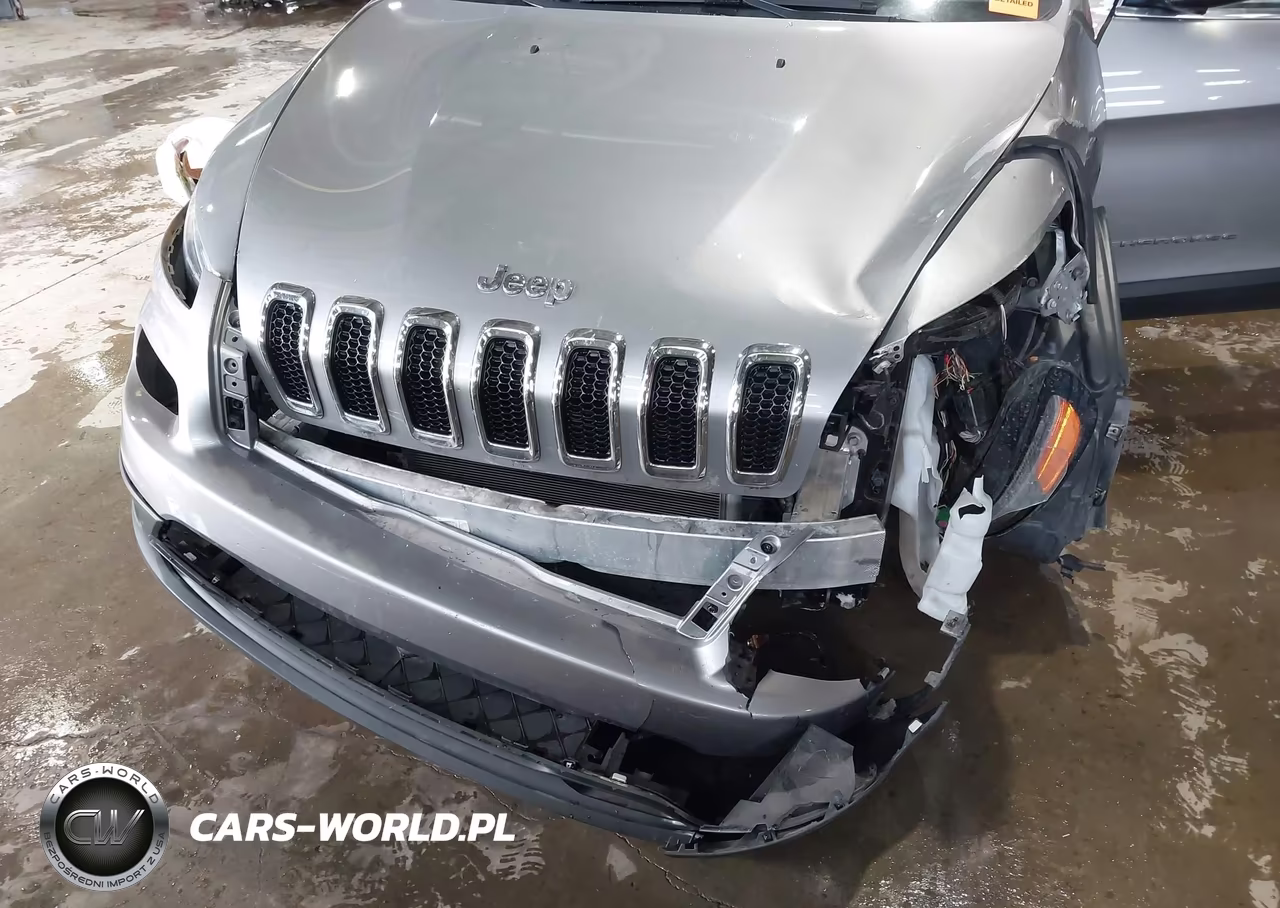 2017 Jeep Cherokee Latitude 4X4 VIN:1C4PJMCB1HW620316 - 6