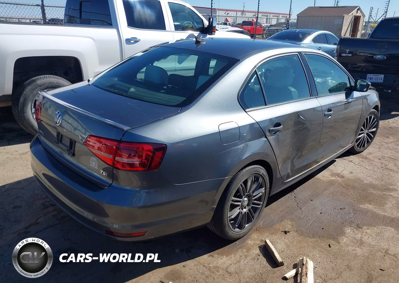 2015 Volkswagen Jetta 1.8T Sport VIN:3VWD17AJ8FM220889 - 4