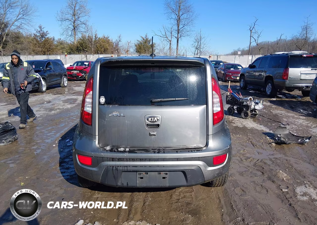 2013 Kia Soul + VIN:KNDJT2A63D7609655 - 17