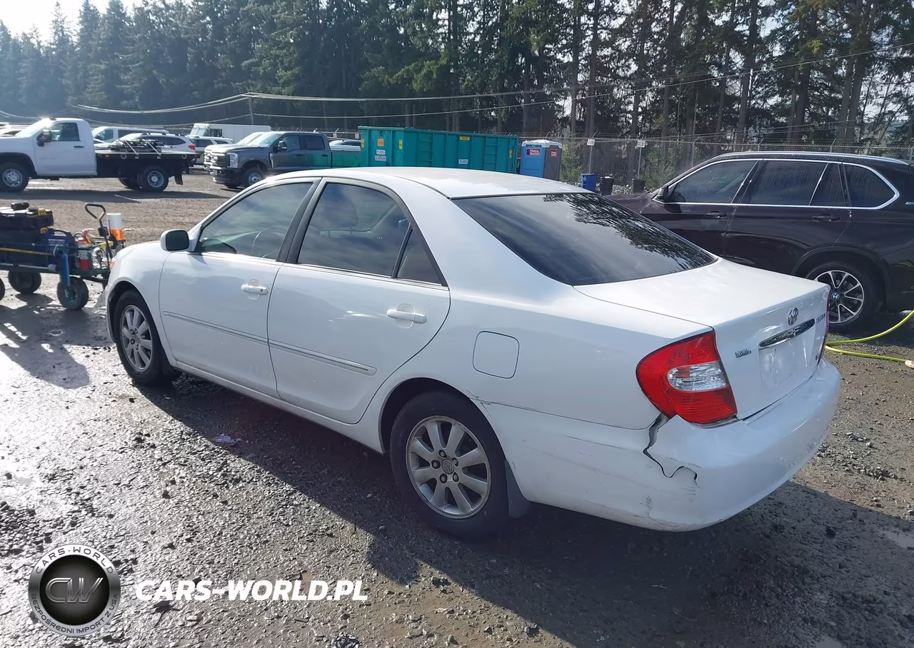2002 Toyota Camry Xle V6 VIN:JTDBF30K020013702 - 3