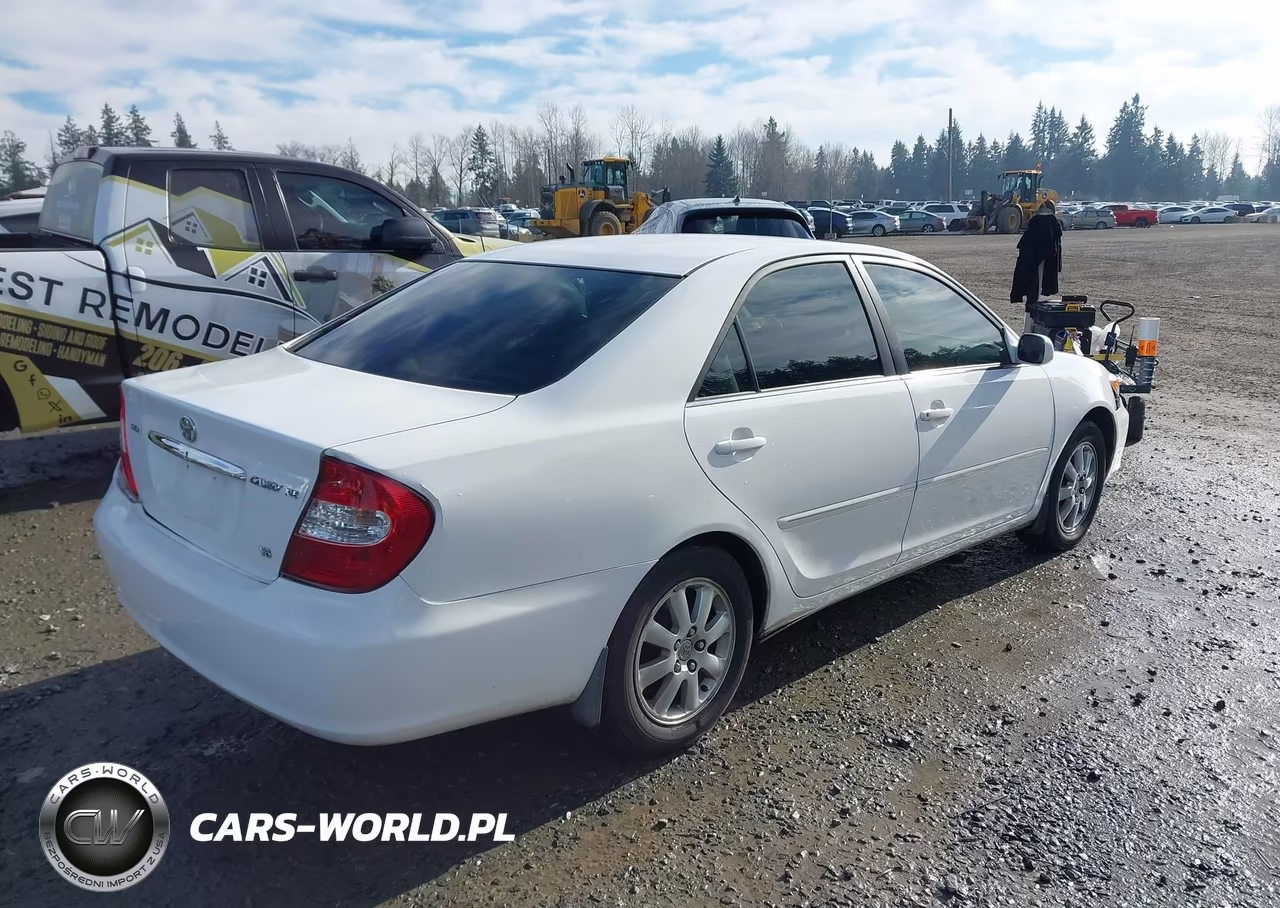 2002 Toyota Camry Xle V6 VIN:JTDBF30K020013702 - 4