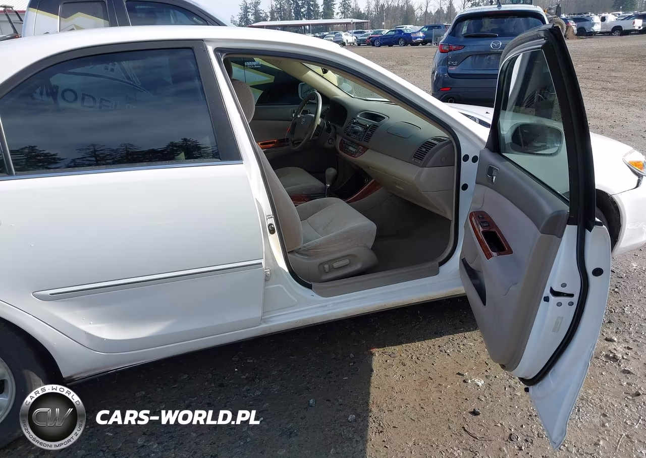 2002 Toyota Camry Xle V6 VIN:JTDBF30K020013702 - 5
