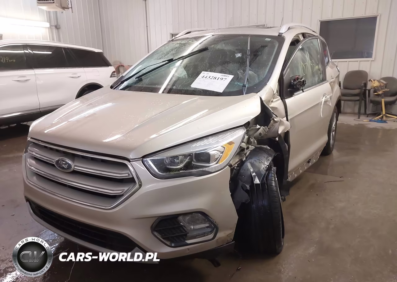 2018 Ford Escape Titanium VIN:1FMCU9J9XJUC86111 - 2
