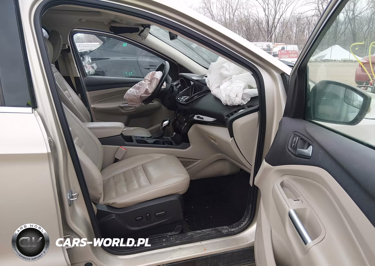 2018 Ford Escape Titanium VIN:1FMCU9J9XJUC86111 - 5