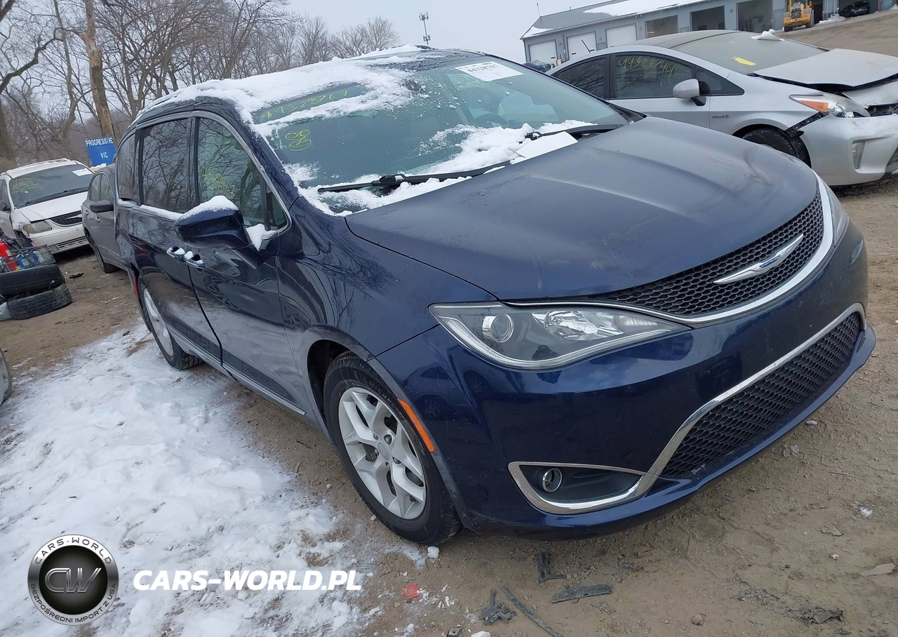 2017 Chrysler Pacifica Touring-L Plus