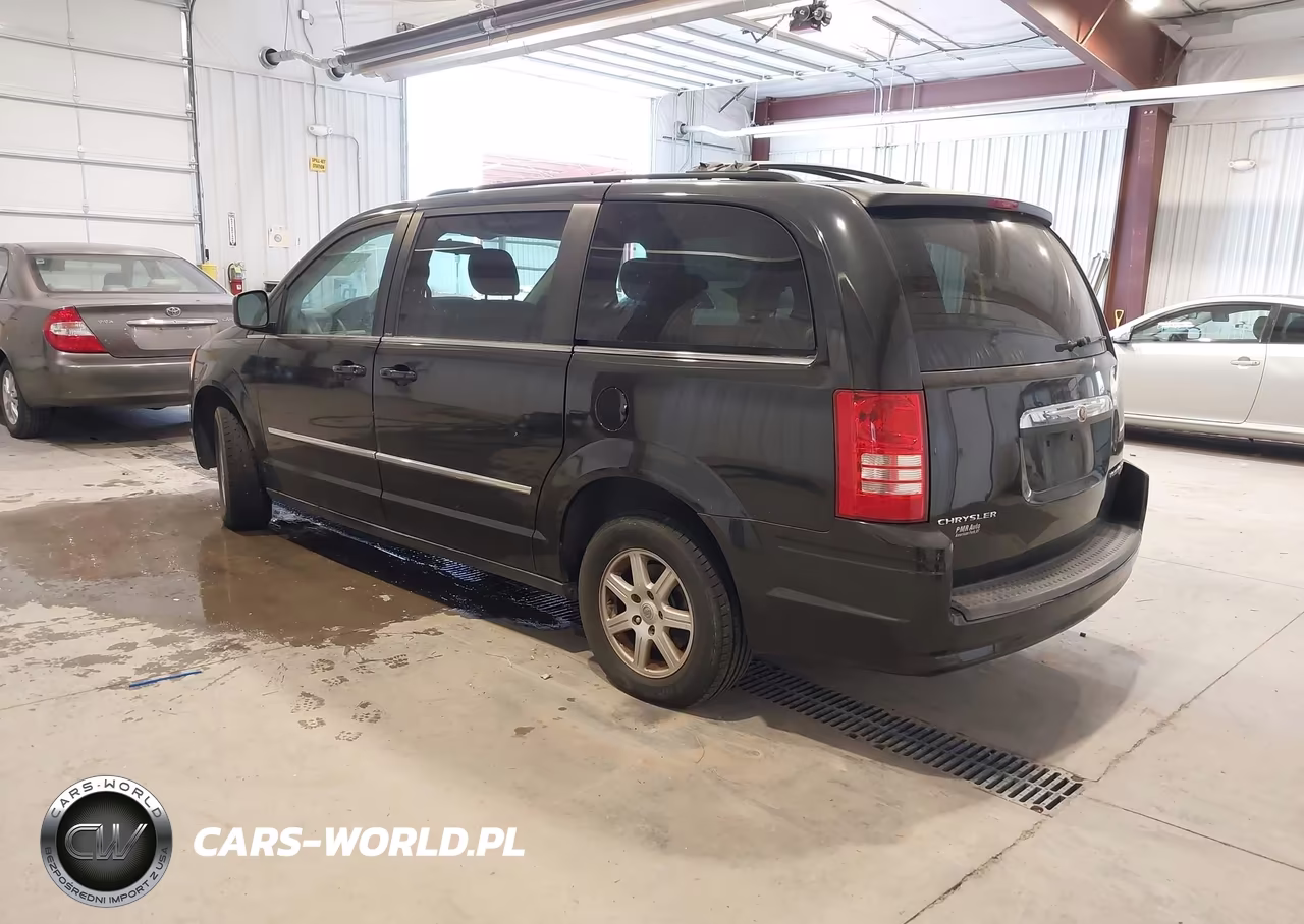2010 Chrysler Town & Country Touring VIN:2A4RR5D15AR271957 - 3