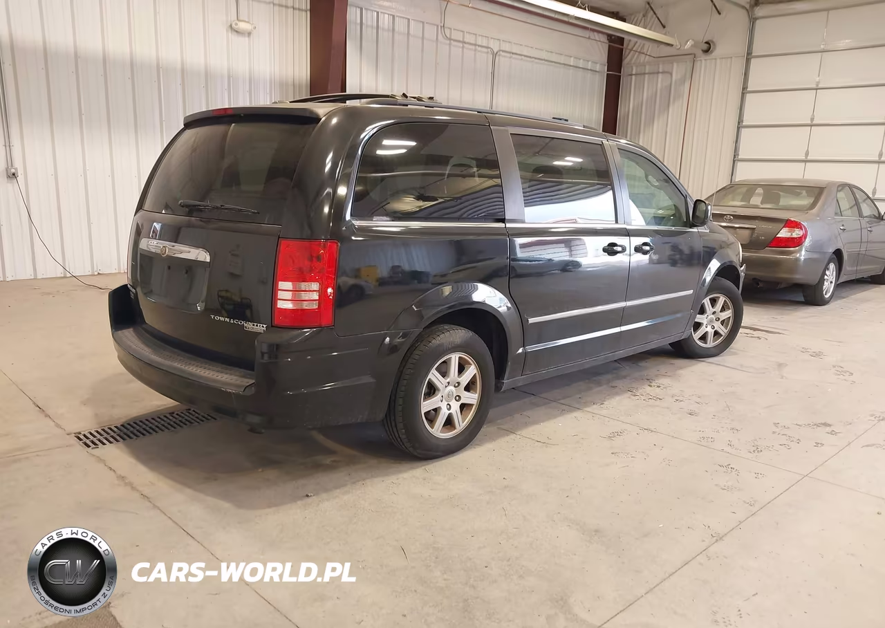 2010 Chrysler Town & Country Touring VIN:2A4RR5D15AR271957 - 4