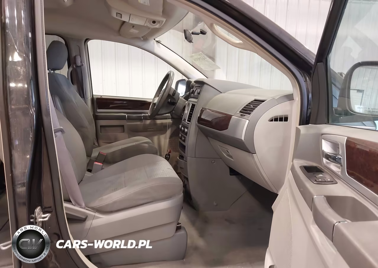 2010 Chrysler Town & Country Touring VIN:2A4RR5D15AR271957 - 5