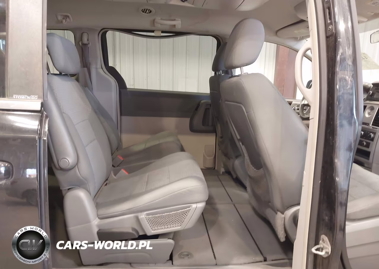 2010 Chrysler Town & Country Touring VIN:2A4RR5D15AR271957 - 8