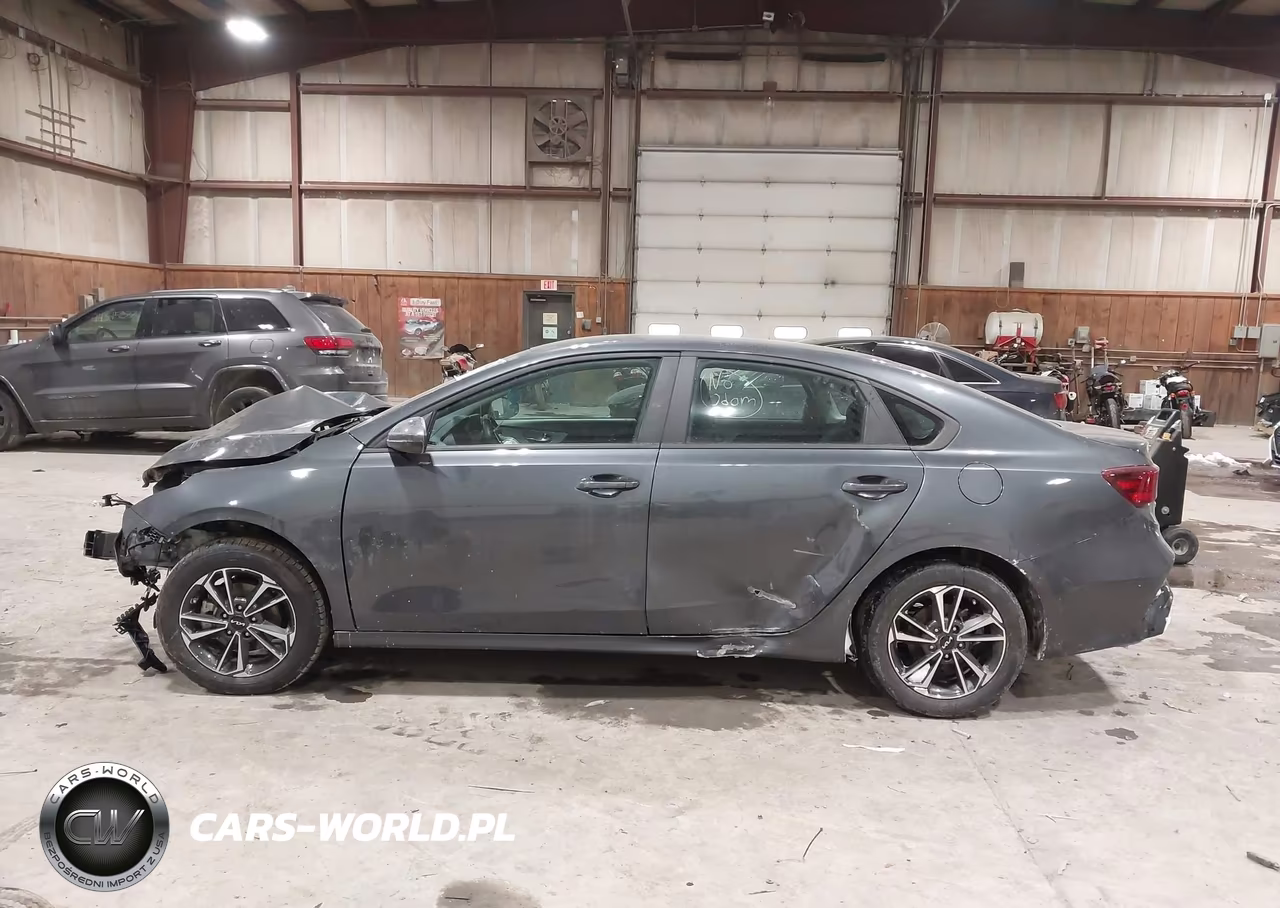 2024 Kia Forte Lxs VIN:3KPF24AD5RE699756 - 14