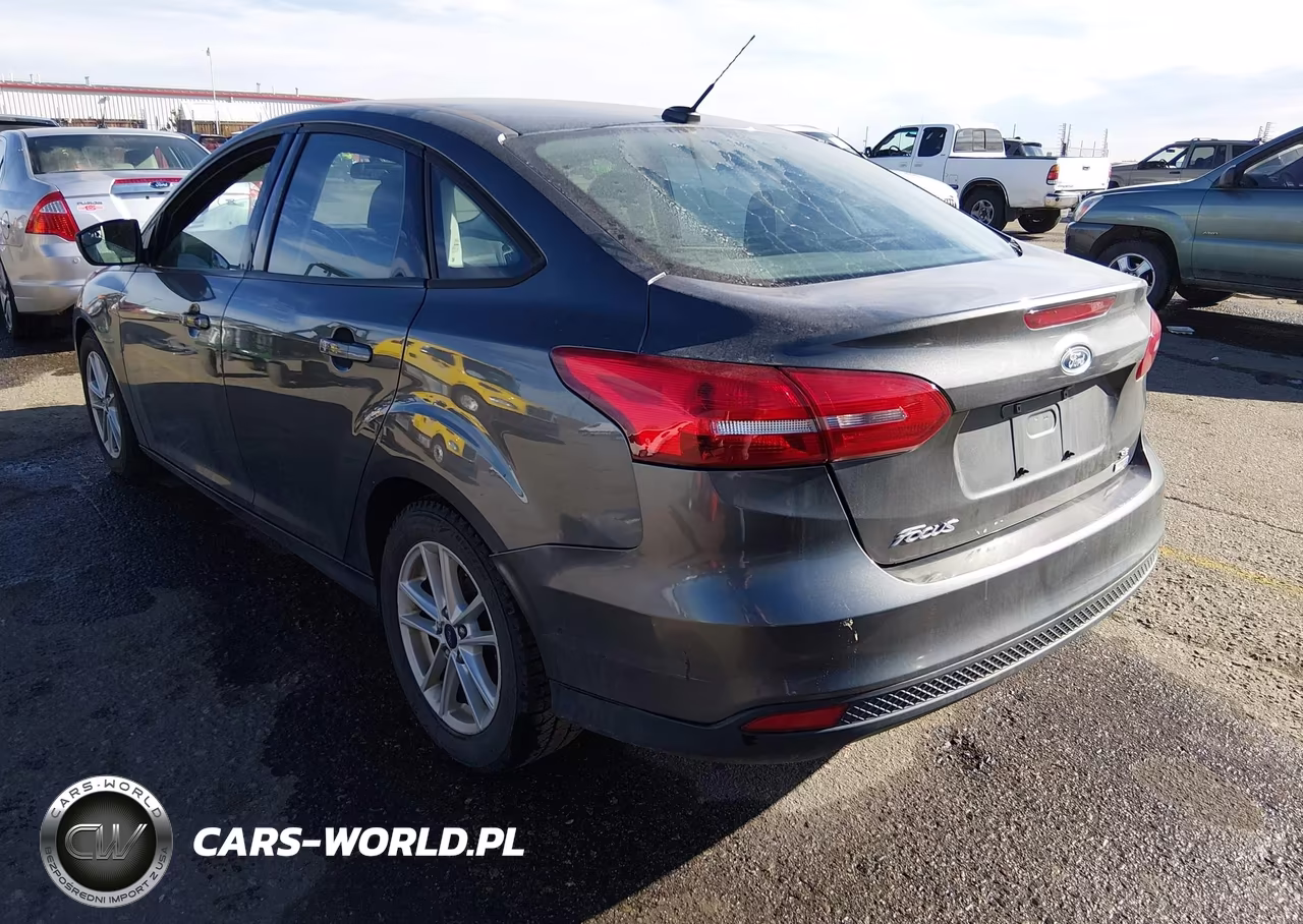 2018 Ford Focus Se VIN:1FADP3FE3JL322283 - 3