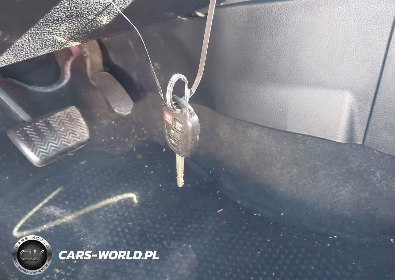 2017 Toyota Corolla Le VIN:2T1BURHEXHC781046 - 11