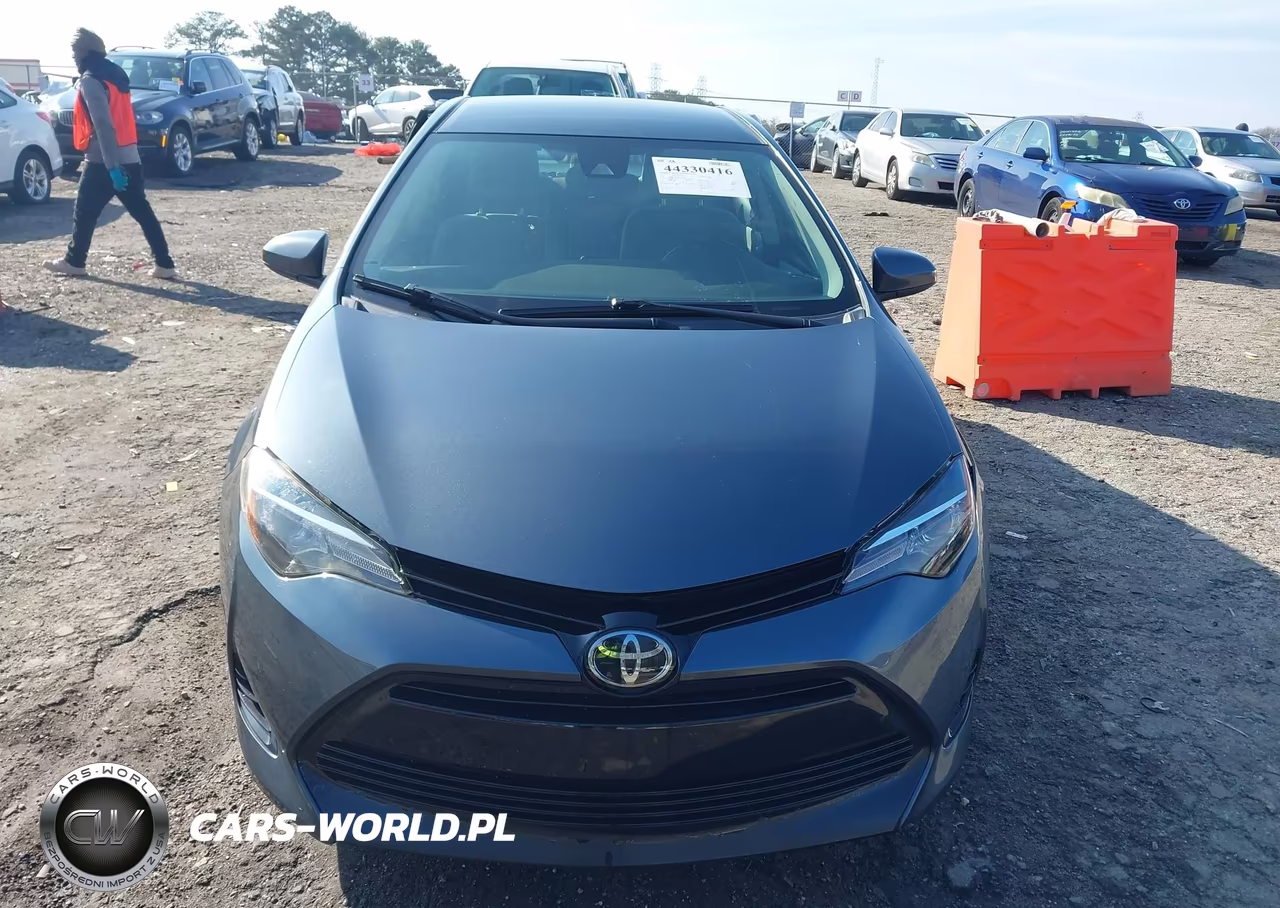 2017 Toyota Corolla Le VIN:2T1BURHEXHC781046 - 12