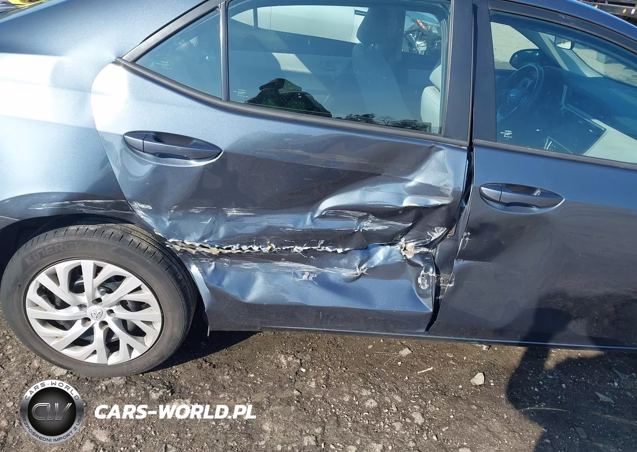2017 Toyota Corolla Le VIN:2T1BURHEXHC781046 - 17