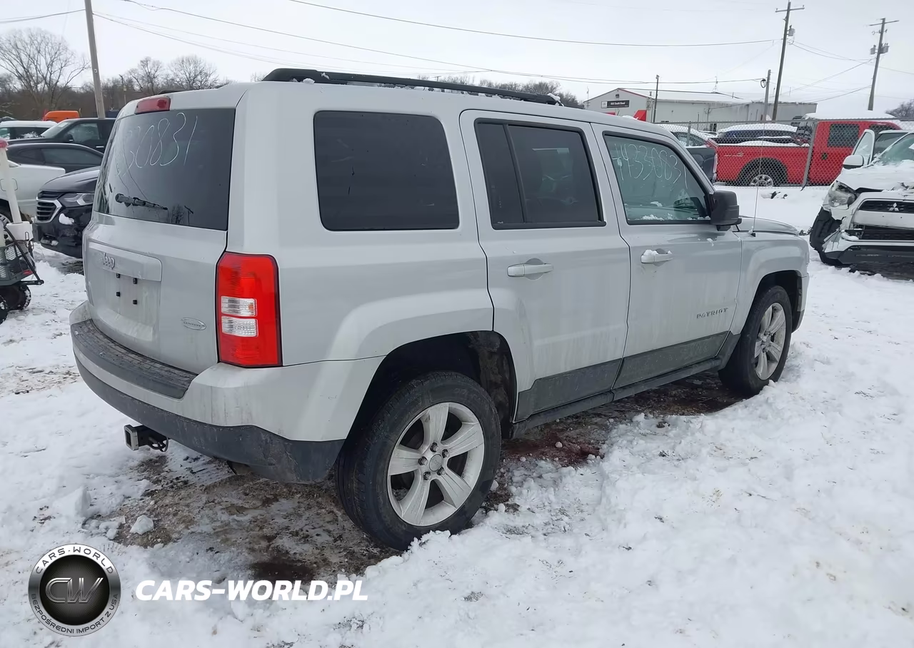 2012 Jeep Patriot Latitude VIN:1C4NJPFA7CD617260 - 4