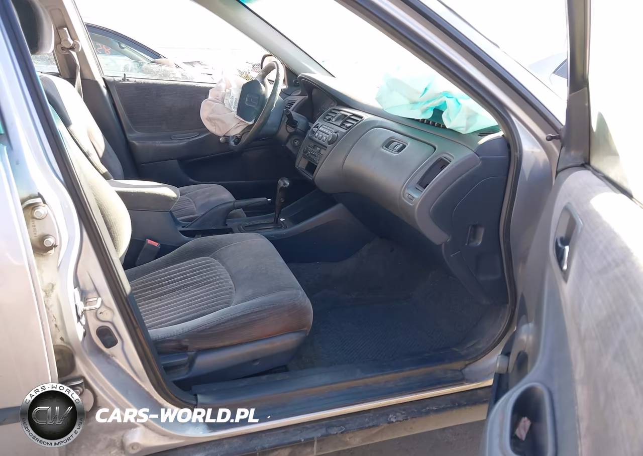 1998 Honda Accord Dx VIN:1HGCF8648WA211780 - 5