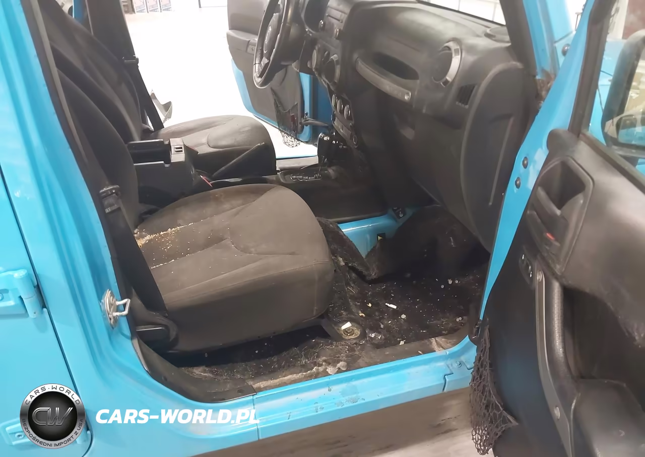 2017 Jeep Wrangler Unlimited Sport 4X4 VIN:1C4BJWDG4HL624040 - 5