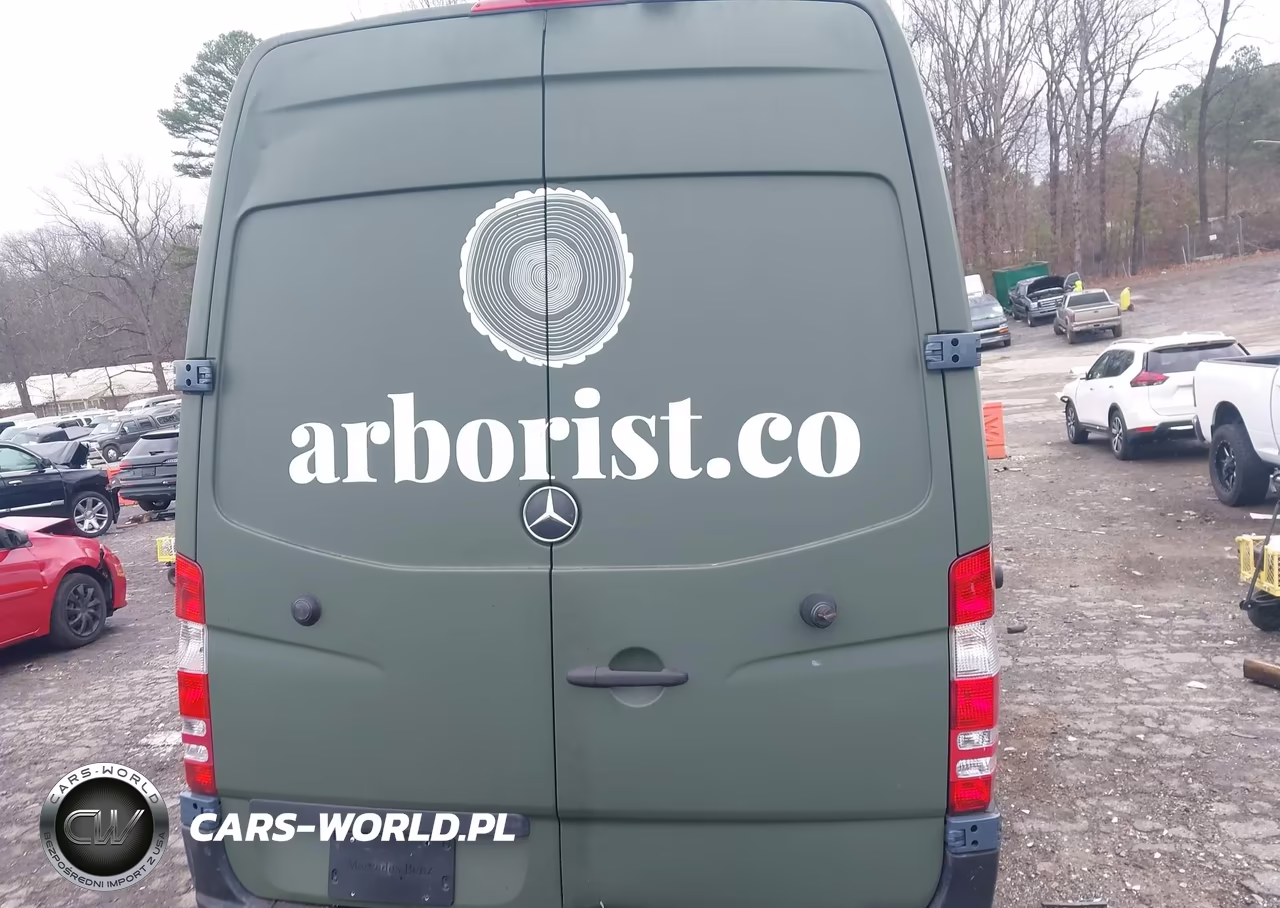 2018 Mercedes-Benz Sprinter 2500 Standard Roof V6 VIN:WD3PE7CD4JP625074 - 16
