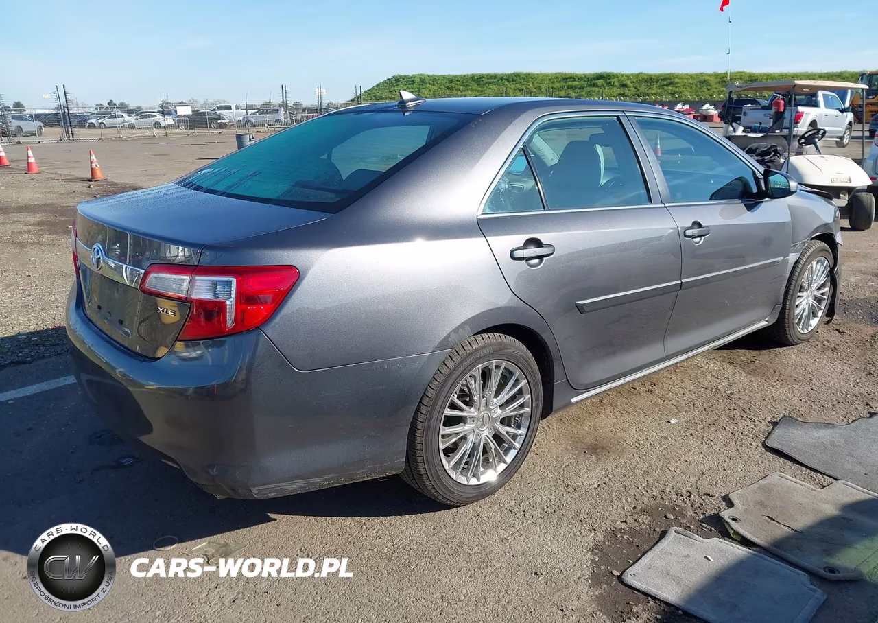 2014 Toyota Camry Xle V6 VIN:4T1BK1FK0EU538193 - 4