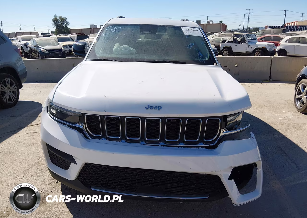 2023 Jeep Grand Cherokee Laredo 4X4 VIN:1C4RJHAG8PC570688 - 13
