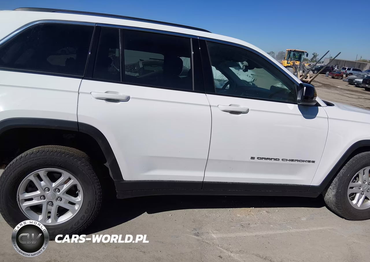 2023 Jeep Grand Cherokee Laredo 4X4 VIN:1C4RJHAG8PC570688 - 14