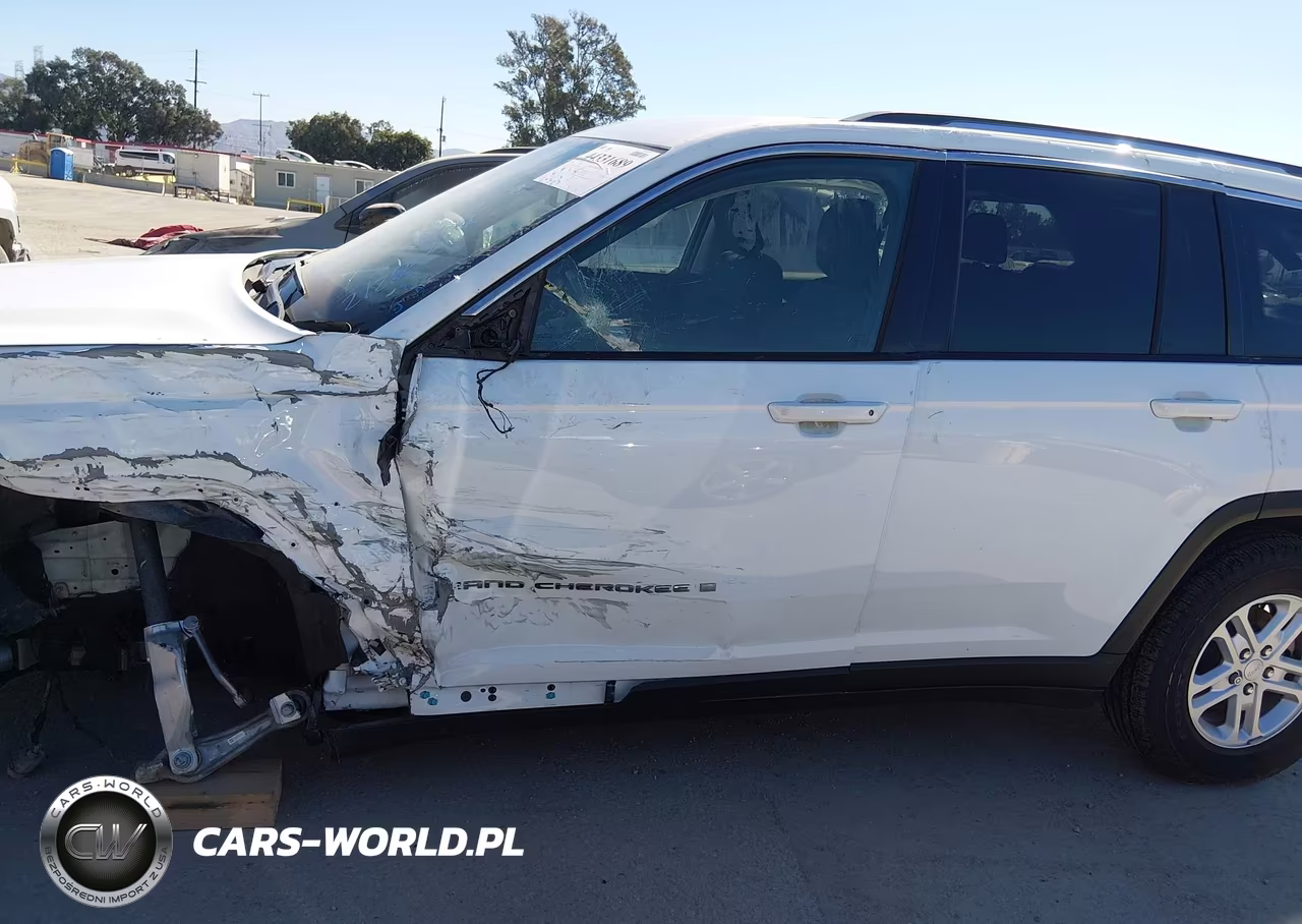 2023 Jeep Grand Cherokee Laredo 4X4 VIN:1C4RJHAG8PC570688 - 15