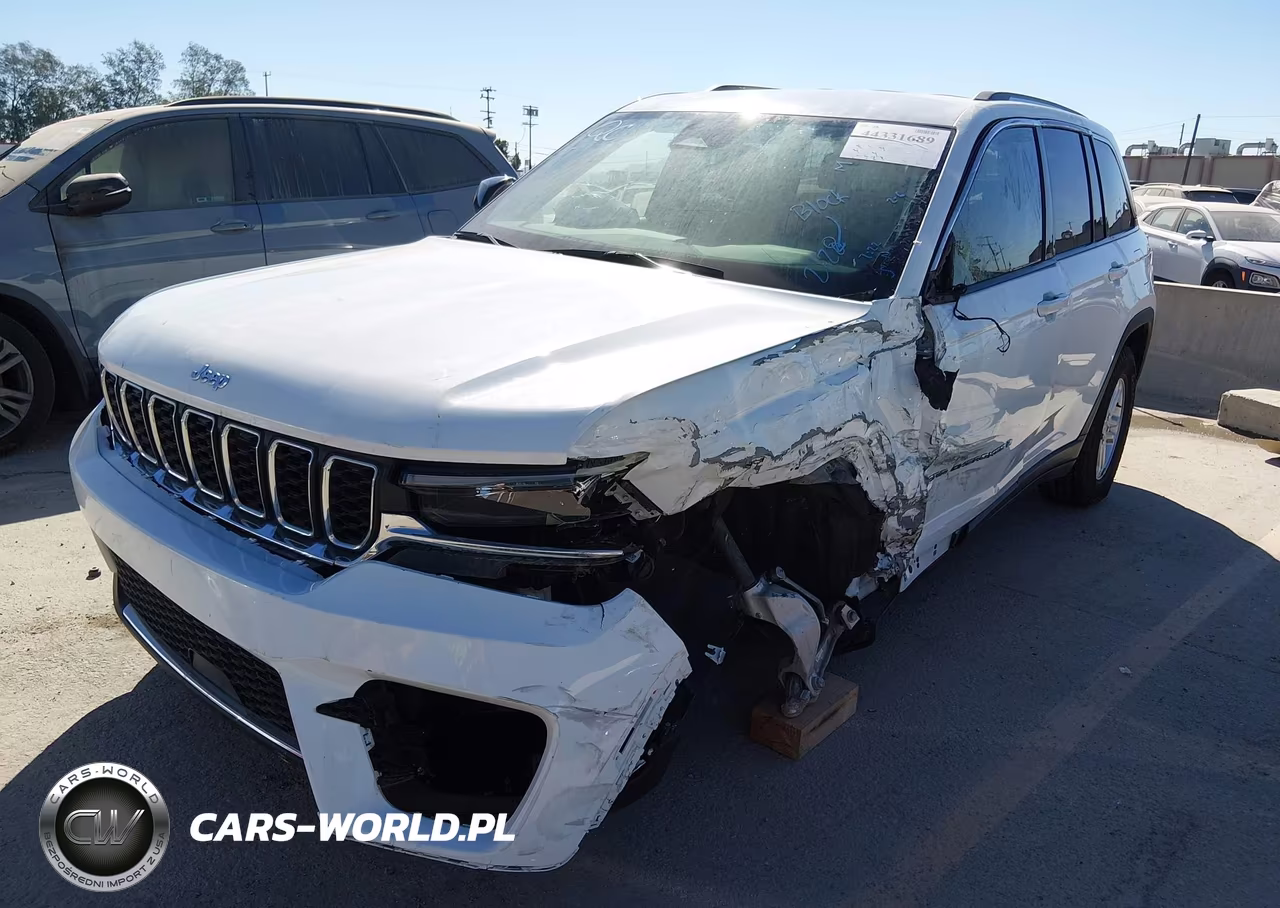 2023 Jeep Grand Cherokee Laredo 4X4 VIN:1C4RJHAG8PC570688 - 2