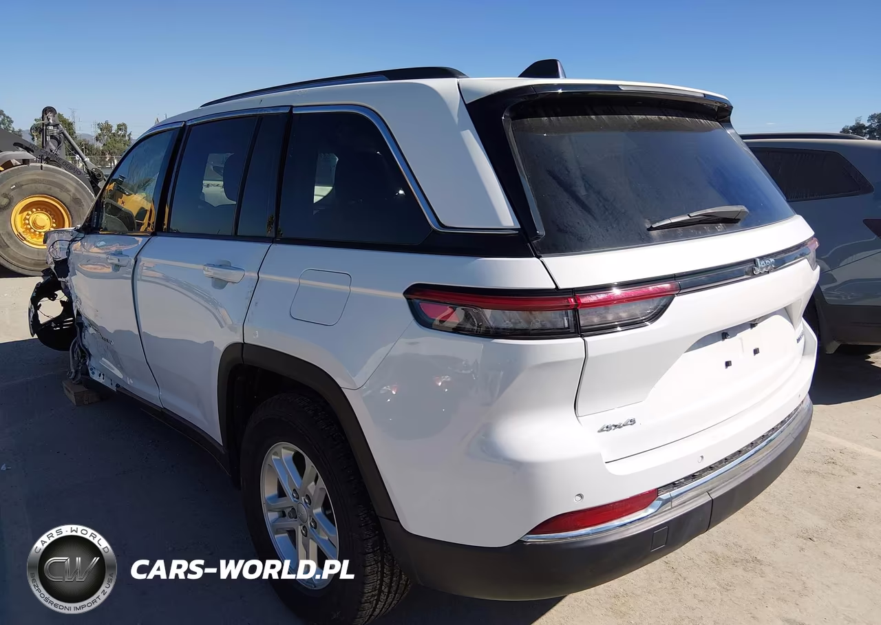 2023 Jeep Grand Cherokee Laredo 4X4 VIN:1C4RJHAG8PC570688 - 3