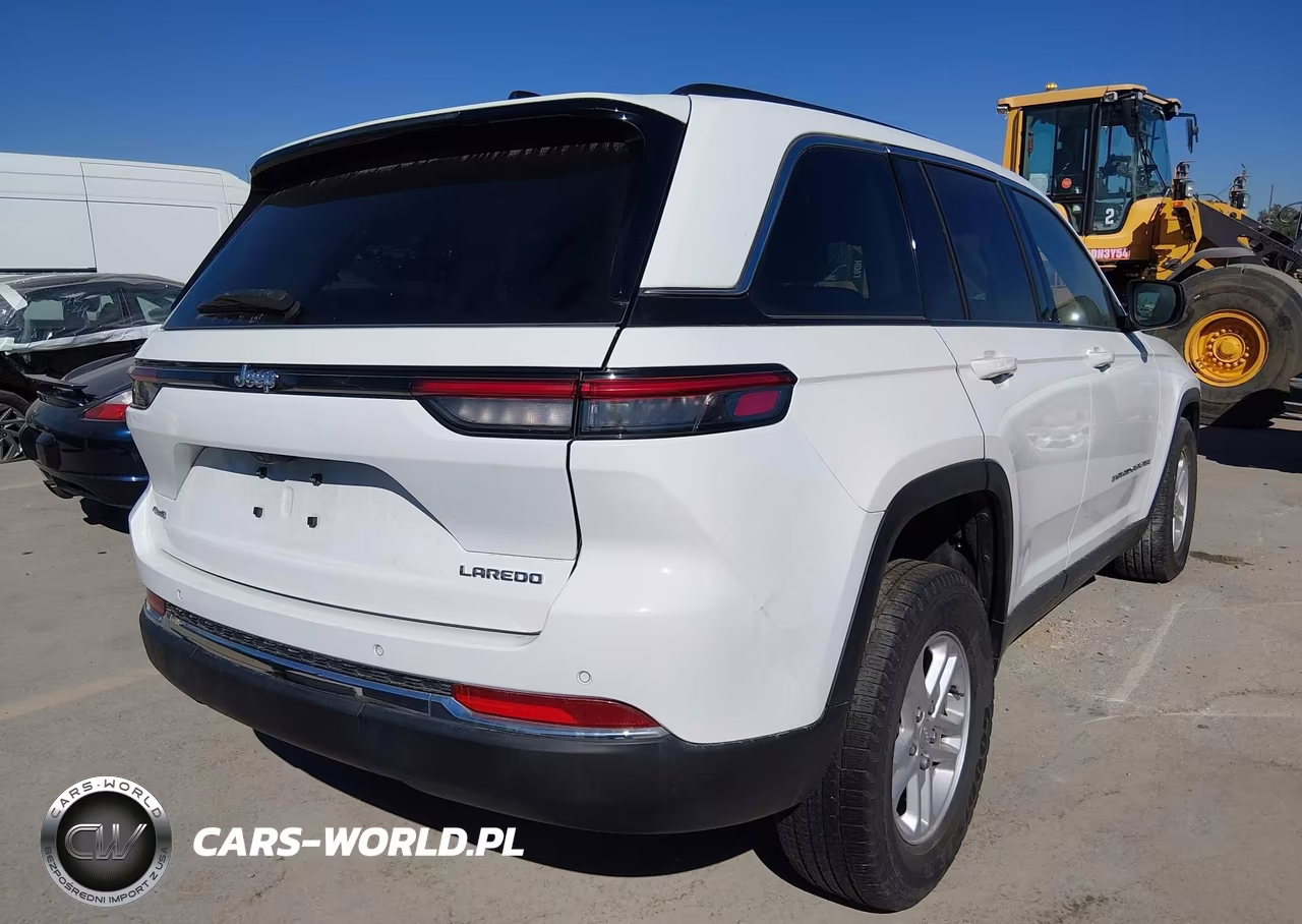 2023 Jeep Grand Cherokee Laredo 4X4 VIN:1C4RJHAG8PC570688 - 4