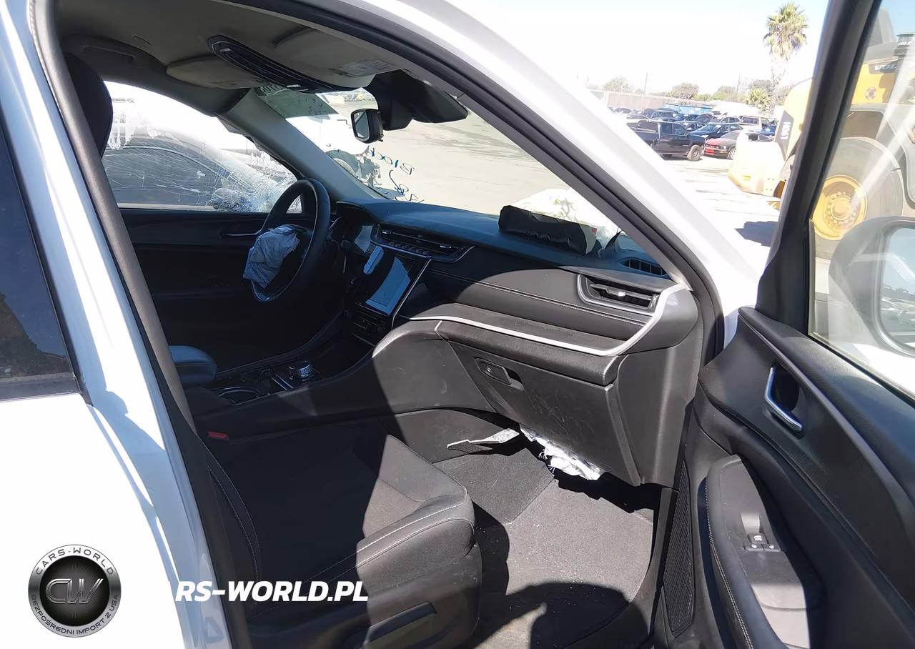 2023 Jeep Grand Cherokee Laredo 4X4 VIN:1C4RJHAG8PC570688 - 5
