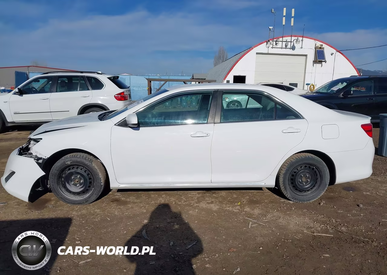 2014 Toyota Camry Le VIN:4T4BF1FK6ER374961 - 15
